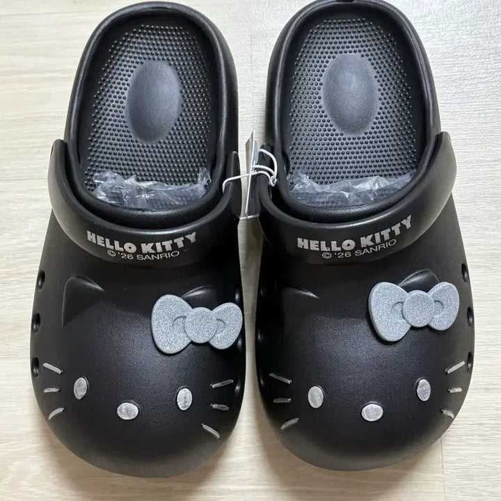 [BUNJANG] Sanrio Hello Kitty Black Clogs Sandals Slippers 260 New / 산리오 헬로키티 블랙 클로그 크록스 샌들 슬리퍼 260 새상품