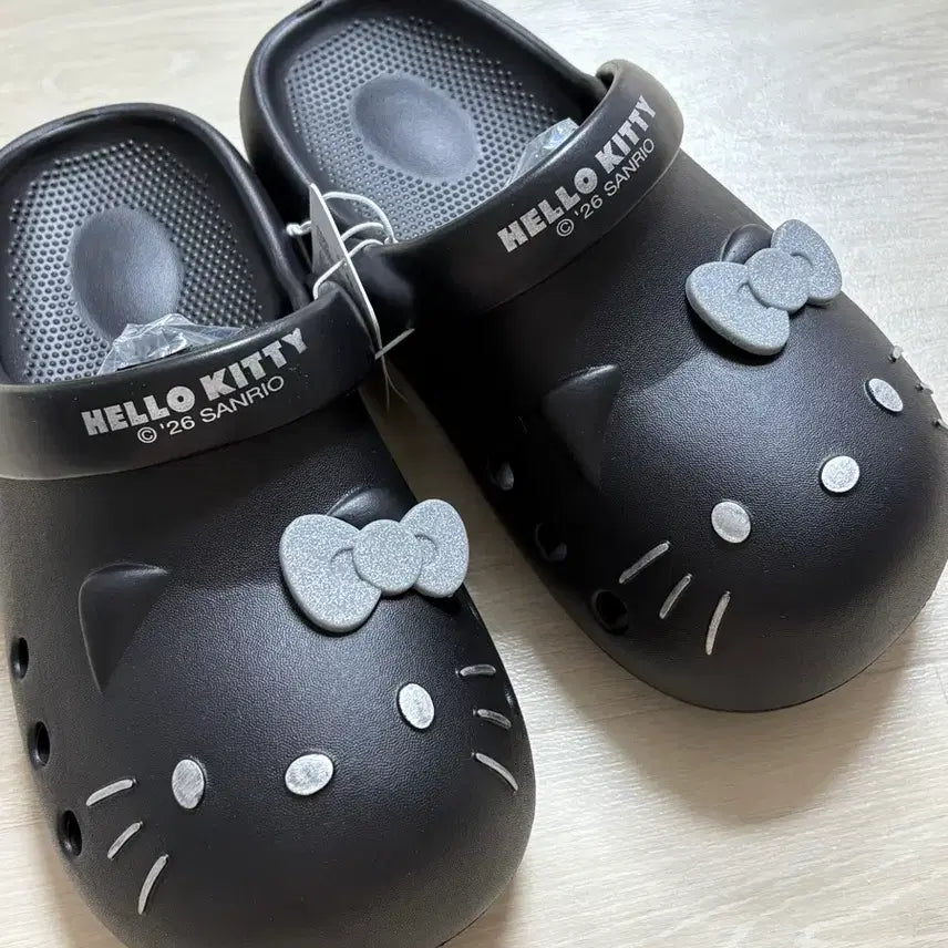 [BUNJANG] Sanrio Hello Kitty Black Clogs Sandals Slippers 260 New / 산리오 헬로키티 블랙 클로그 크록스 샌들 슬리퍼 260 새상품