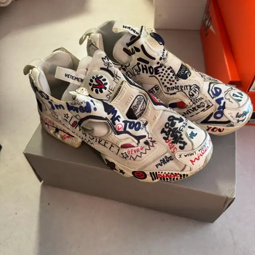 [BUNJANG] Reebok x Batman Fury Collaboration Sneakers / 리복퓨리 배트멍콜라보