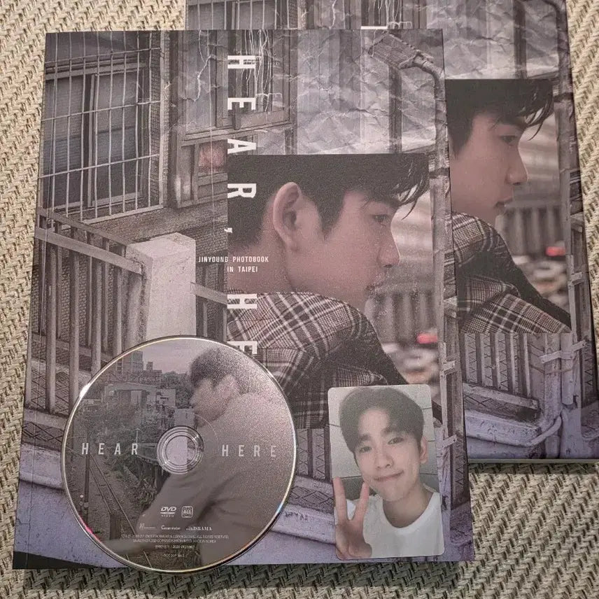 [BUNJANG] Jinyoung (GOT7) HEAR, HERE Photobook (Photocard, CD Included) / 진영 JINYOUNG HEAR, HERE 포토북(포카, CD 포함)