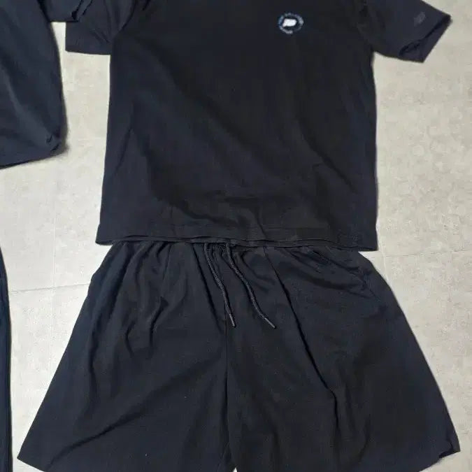 [BUNJANG] New Balance T-shirt and Shorts Set (2 pcs, Size M) / 뉴발란스 상하복세트 2벌 m세트