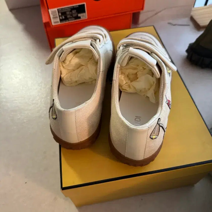 [BUNJANG] Fendi Velcro Sneakers / 펜디 벨크로 스니커즈