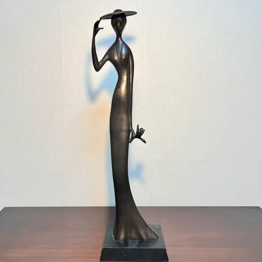 [BUNJANG] Bronze Woman with Hat Sculpture (62cm) / 동브론즈 모자 쓴 여인 (62cm)