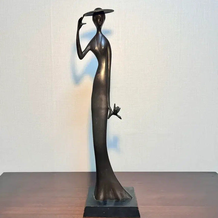 [BUNJANG] Bronze Woman with Hat Sculpture (62cm) / 동브론즈 모자 쓴 여인 (62cm)