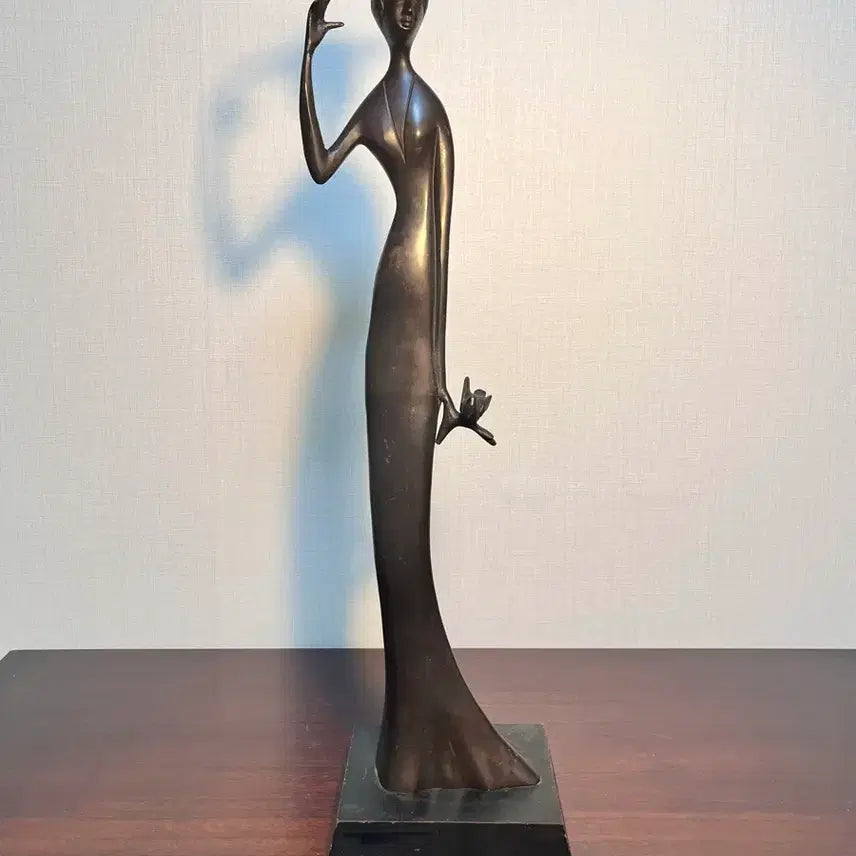 [BUNJANG] Bronze Woman with Hat Sculpture (62cm) / 동브론즈 모자 쓴 여인 (62cm)