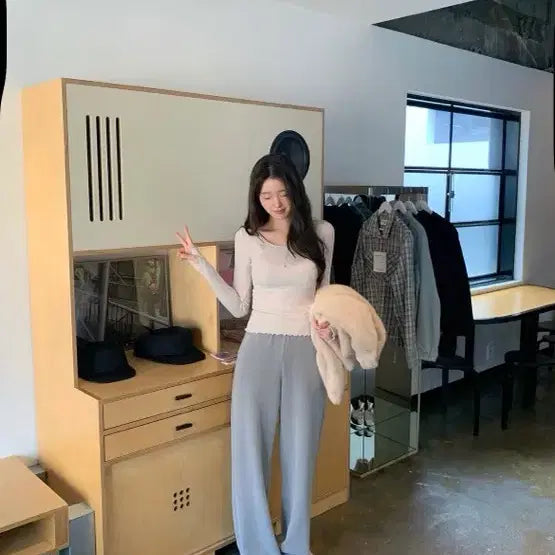 [BUNJANG] Le Vrai Base Warmer Tee - Light Grey, U-Neck, Round Neck, Ruffled, Slim Fit / 르브아 베이스 워머 티 라이트그레이 유넥 라운드넥 프릴 슬림 여리 청순