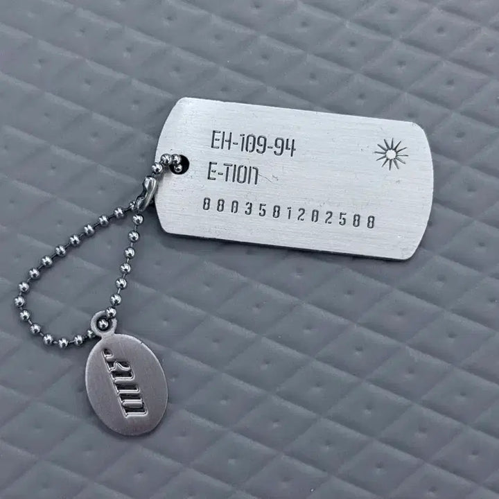 [BUNJANG] ONF ONF E-Shion Dog Tag Keychain / 온앤오프 이션 군번줄