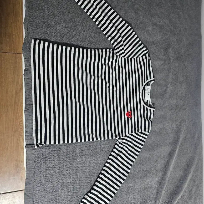 [BUNJANG] Comme des Garçons Striped T-shirt Red Emblem / 꼼데가르송 스트라이프 티셔츠 빨간와펜