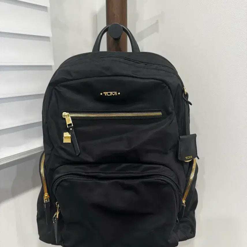[BUNJANG] TUMI Black Backpack with Gold Zipper Detail / TUMI 투미 블랙 백팩 + 금장 지퍼 디테일