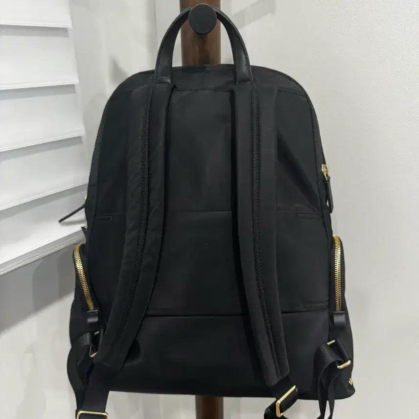[BUNJANG] TUMI Black Backpack with Gold Zipper Detail / TUMI 투미 블랙 백팩 + 금장 지퍼 디테일