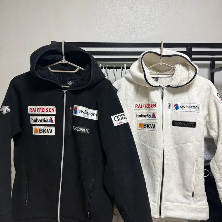 [BUNJANG] Descente Fleece Zip-Up White/Black (Set of 2) / 데상트 후리스 집업 화이트/블랙 2벌