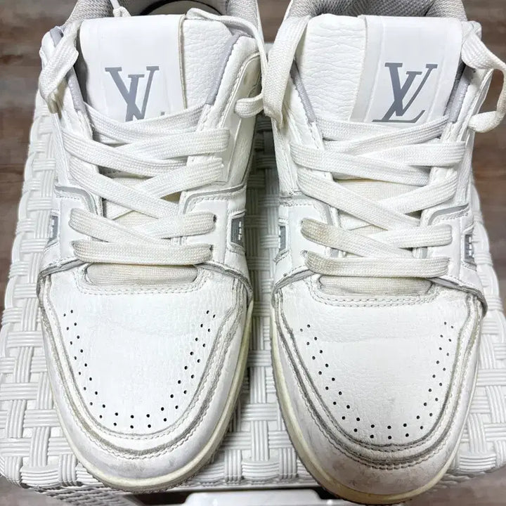 [BUNJANG] Louis Vuitton White Sneakers / 루이비통 화이트 스니커즈