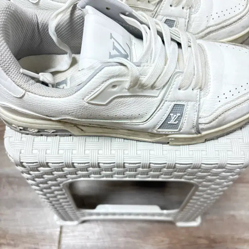 [BUNJANG] Louis Vuitton White Sneakers / 루이비통 화이트 스니커즈