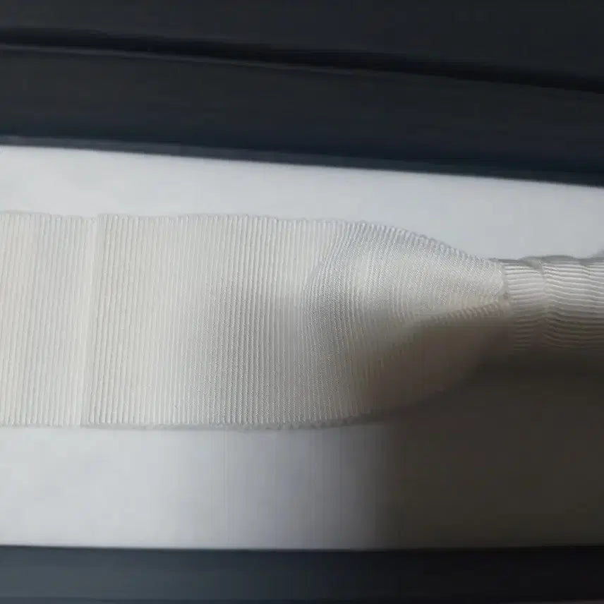 [BUNJANG] Chanel Ribbon Hairpin &amp; Headband - White / 정품 샤넬 리본화이트 헤어핀헤어밴드