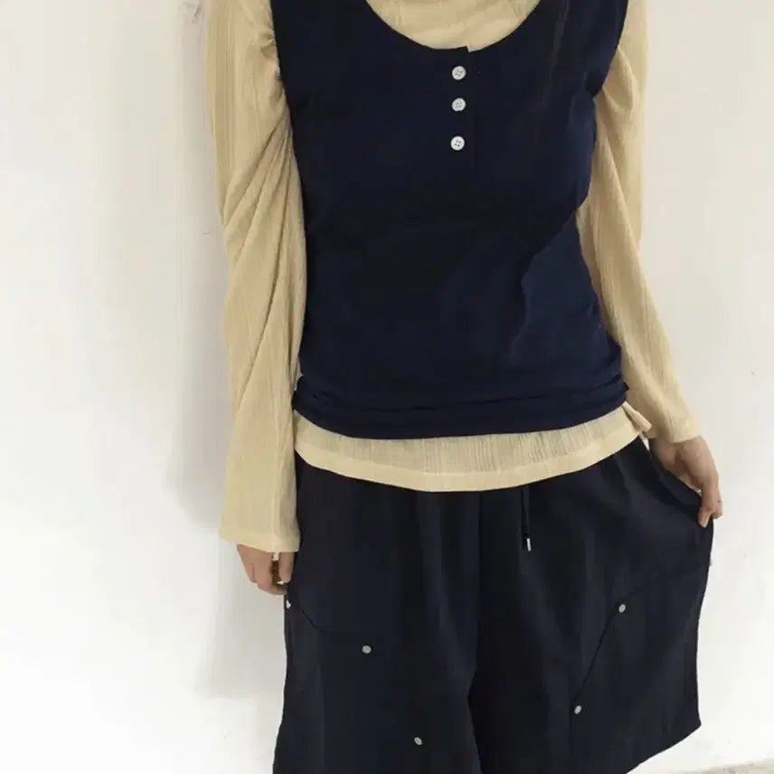 [BUNJANG] Sleeveless U-Neck Button Tank Top / 에이블리 레이어드 스니크 유넥 단추 나시