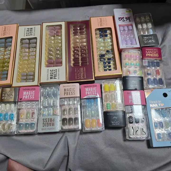[BUNJANG] Dashing Diva Magic Press Nail Tips Bundle Set / 데싱디바 매직프레스 네일팁 모음