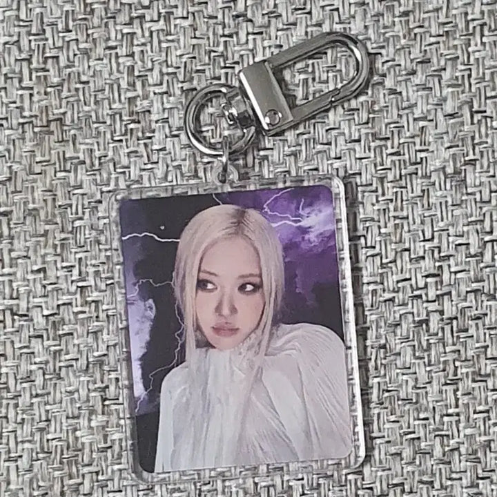 [BUNJANG] BLACKPINK Rosé DEADLINE Weverse POB Acrylic Keychain / 블랙핑크 데드라인 로제 키링 위버스 특전