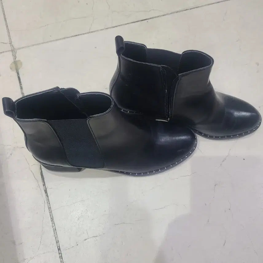 [BUNJANG] Chelebo Black Ankle Boots - Women&