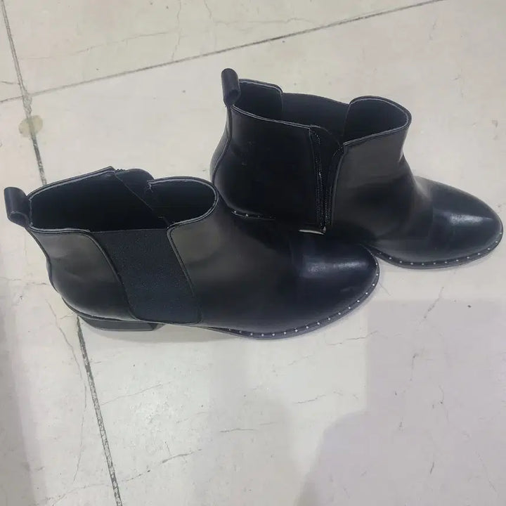 [BUNJANG] Chelebo Black Ankle Boots - Women&