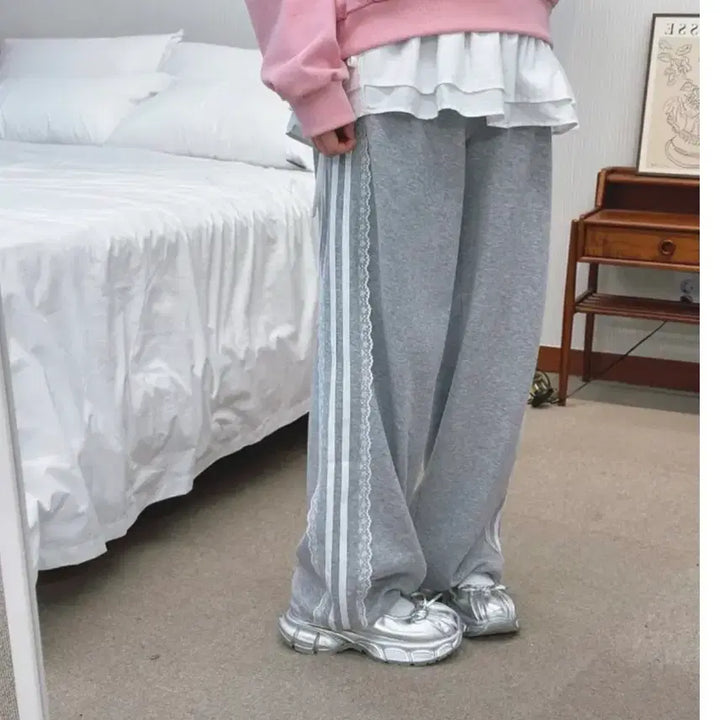 [BUNJANG] French Lace Track Pants with Banding / 프렌치 레이스 트랙바지 밴딩 팬츠 바지 추리닝 츄리닝 운동복 데일리 캐주