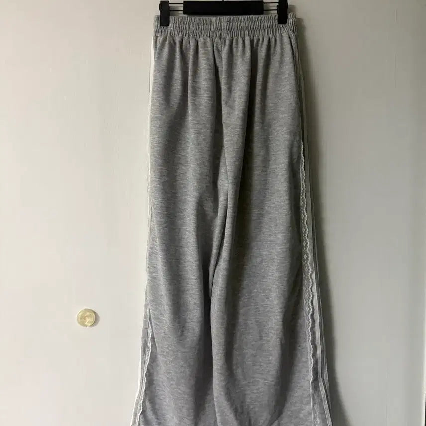 [BUNJANG] French Lace Track Pants with Banding / 프렌치 레이스 트랙바지 밴딩 팬츠 바지 추리닝 츄리닝 운동복 데일리 캐주