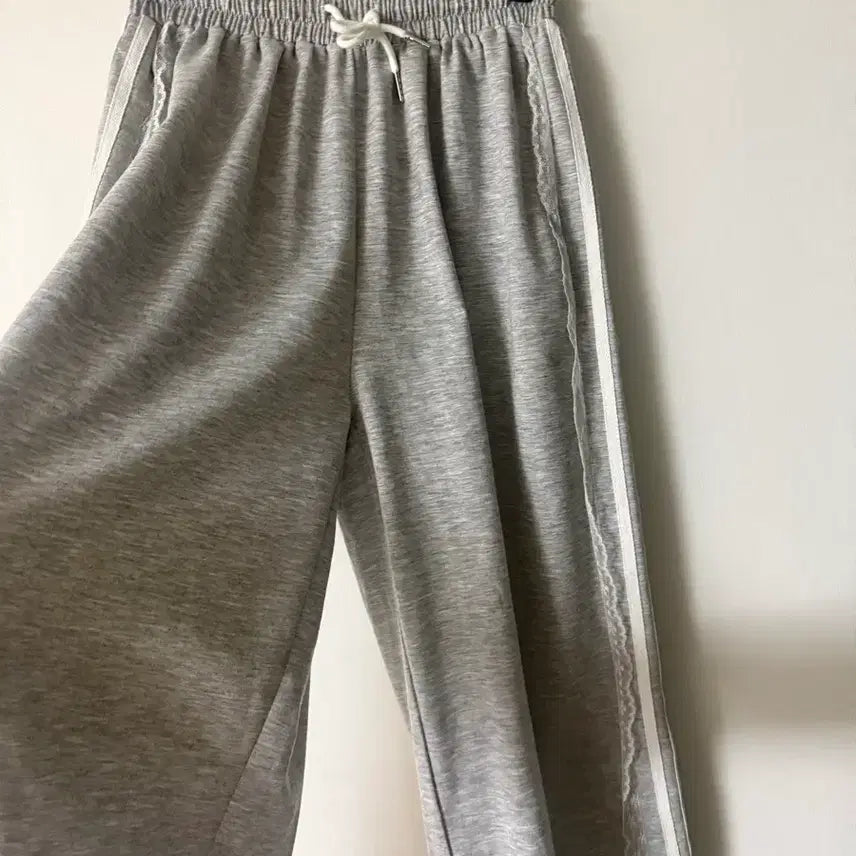 [BUNJANG] French Lace Track Pants with Banding / 프렌치 레이스 트랙바지 밴딩 팬츠 바지 추리닝 츄리닝 운동복 데일리 캐주