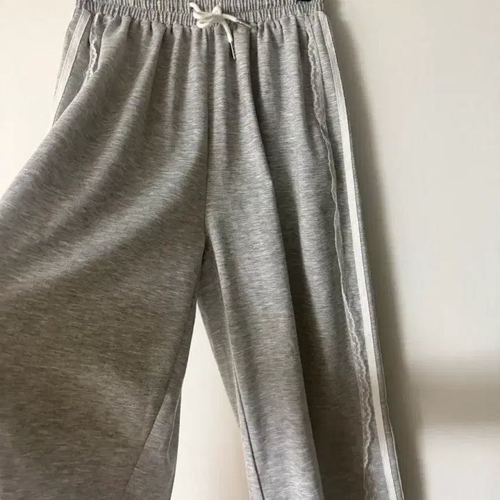 [BUNJANG] French Lace Track Pants with Banding / 프렌치 레이스 트랙바지 밴딩 팬츠 바지 추리닝 츄리닝 운동복 데일리 캐주