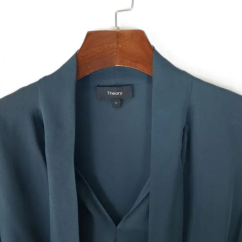 [BUNJANG] Theory Scarf Blouse - Size S / 띠어리 스카프 블라우스 S