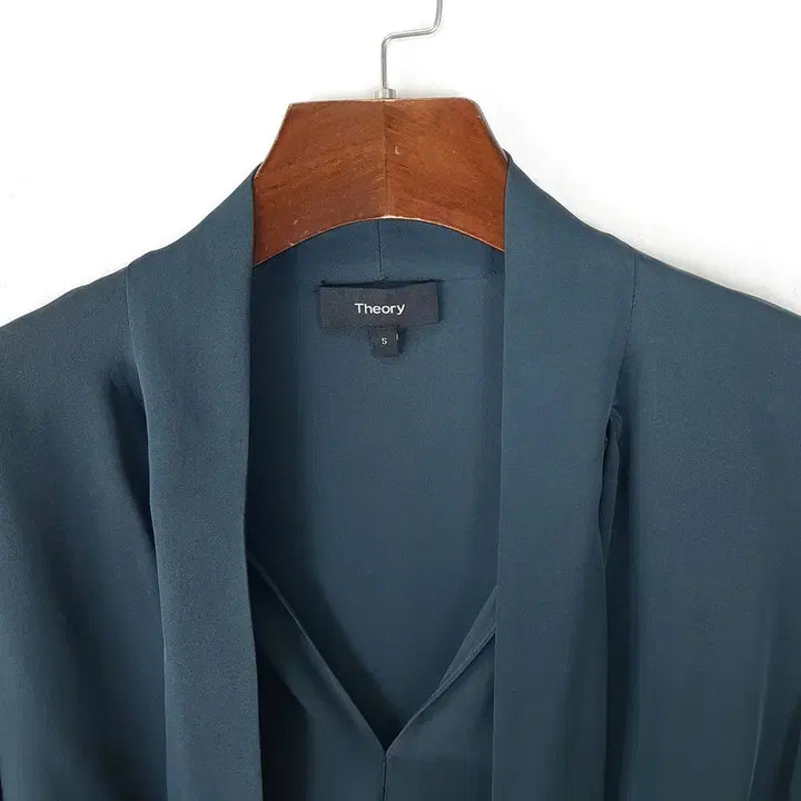 [BUNJANG] Theory Scarf Blouse - Size S / 띠어리 스카프 블라우스 S