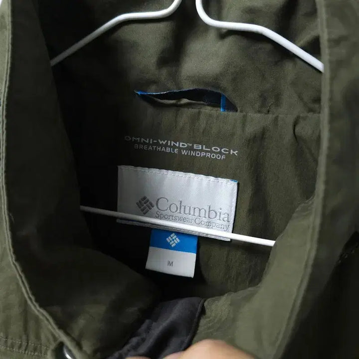 [BUNJANG] Columbia Omni-Wind Khaki Windbreaker M / 컬럼비아 옴니윈드 카키색 바람막이 M