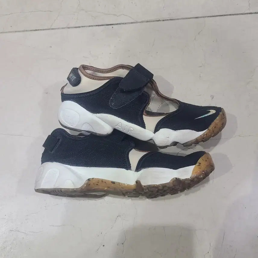 [BUNJANG] Nike Air Rift Black Flip-Flop Sneakers / 나이키 에어 리프트 블랙 쪼리 운동화