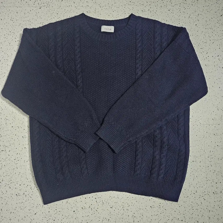 [BUNJANG] Twoin Berg Knit Navy Size 1 / 투인 베르그 니트 (네이비 / 1사이즈)