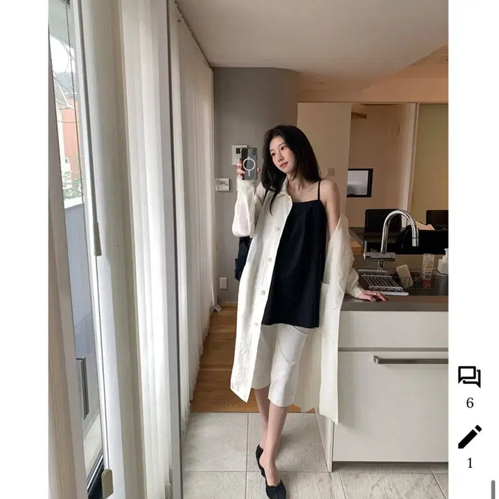 [BUNJANG] Flily Sleeveless Blouse Black / 플릴리 나시블라우스 블랙
