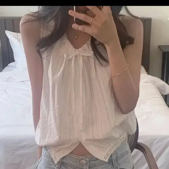 [BUNJANG] White Ribbon Sleeveless Blouse / 화이트 리본 끈 민소매 블라우스