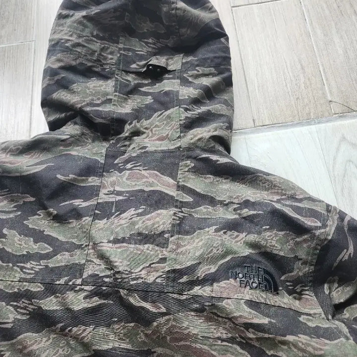 [BUNJANG] The North Face Tiger Camo High Vent Windbreaker - Size M / 노스페이스 타이거카모 하이벤트 윈드브레이커 M