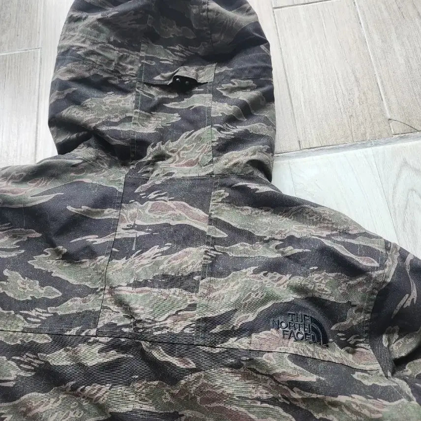 [BUNJANG] The North Face Tiger Camo High Vent Windbreaker - Size M / 노스페이스 타이거카모 하이벤트 윈드브레이커 M