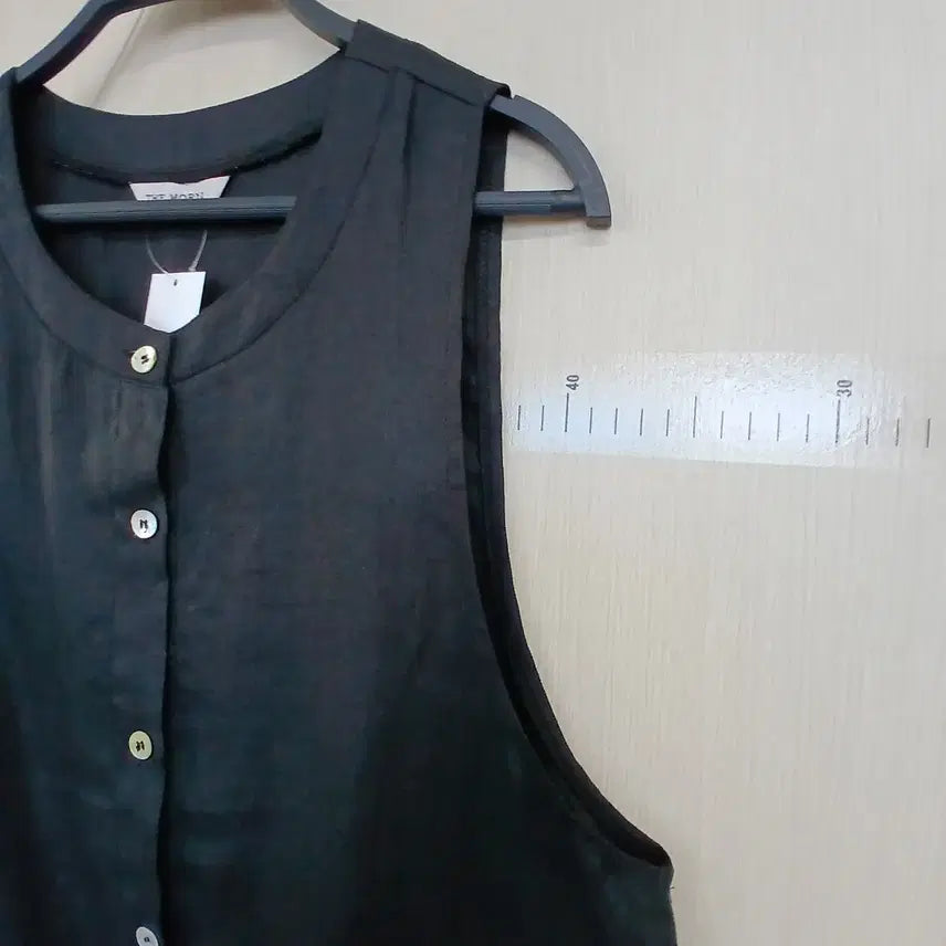 [BUNJANG] Black Linen Button Sleeveless Vest / 블랙 린넨 버튼 민소매 베스트
