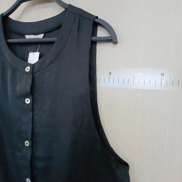 [BUNJANG] Black Linen Button Sleeveless Vest / 블랙 린넨 버튼 민소매 베스트