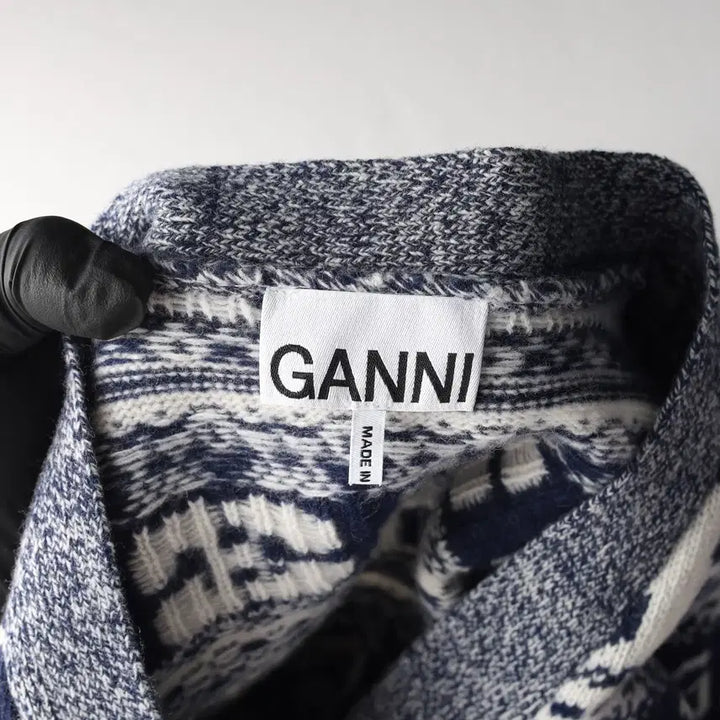 [BUNJANG] GANNI 23FW Logo Pattern Intarsia V-Neck Wool Cardigan / 가니 23FW 로고 패턴 인타르시아 브이넥 울 가디건