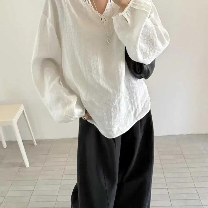 [BUNJANG] Embroidered V-Neck Blouse / 자수 브이넥 블라우스