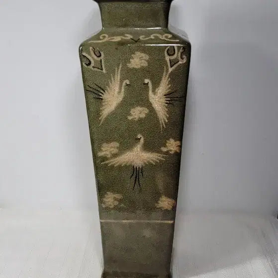 [BUNJANG] North Korean Celadon Inlaid Crane and Cloud Vase (Large Size) / 청자흑백상감운학문화병(대형급청자)