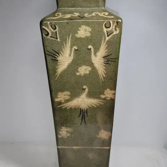 [BUNJANG] North Korean Celadon Inlaid Crane and Cloud Vase (Large Size) / 청자흑백상감운학문화병(대형급청자)