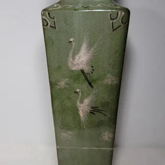 [BUNJANG] North Korean Celadon Inlaid Crane and Cloud Vase (Large Size) / 청자흑백상감운학문화병(대형급청자)