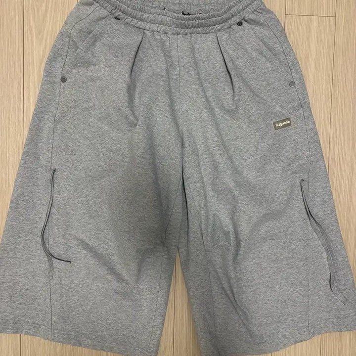 [BUNJANG] HugYourSkin Bermuda Shorts / 허그유어스킨 버뮤다