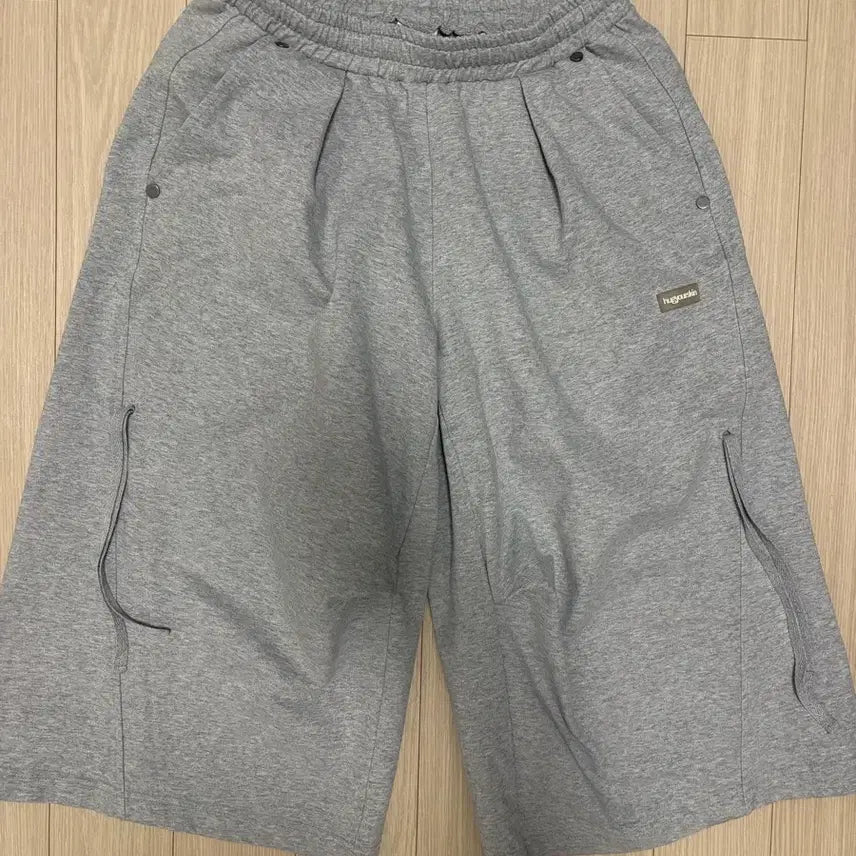 [BUNJANG] HugYourSkin Bermuda Shorts / 허그유어스킨 버뮤다