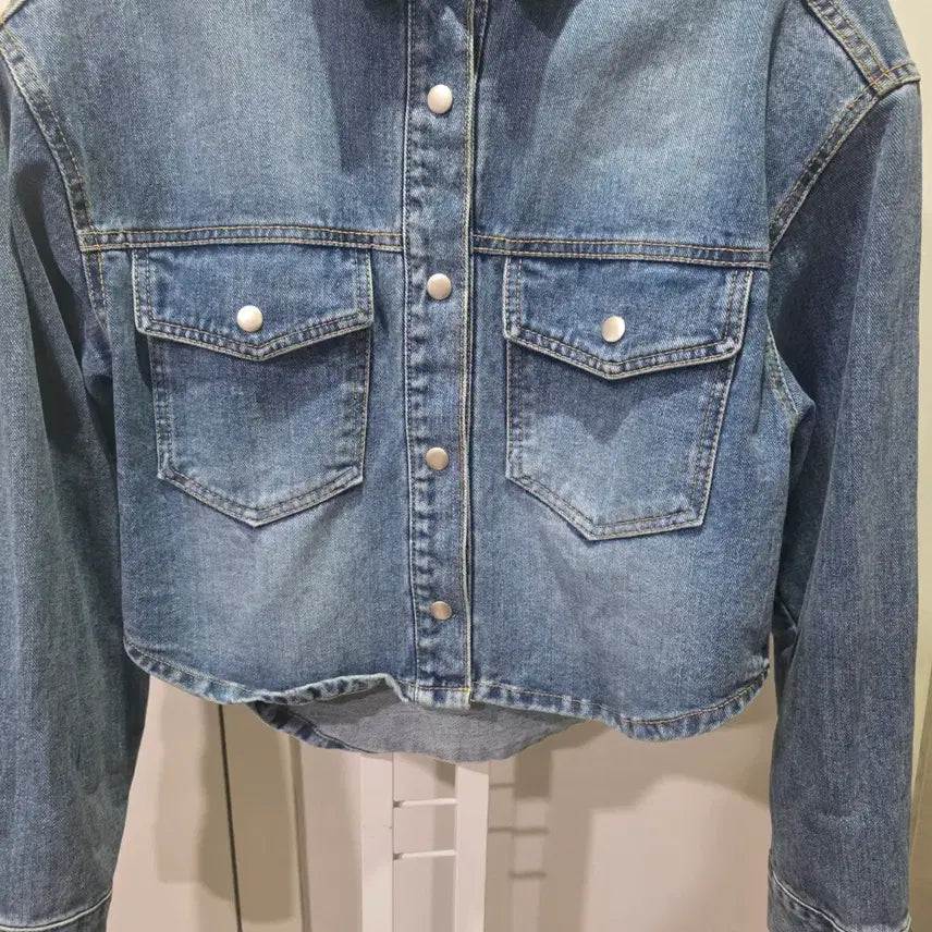 [BUNJANG] COZCAT Denim Cropped Shirt Jacket / COZCAT 데님 크롭 셔츠 자켓