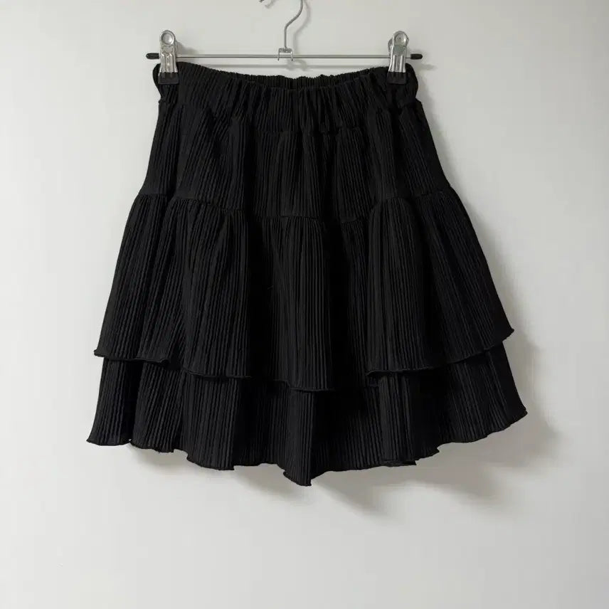 [BUNJANG] Black Ruffled Mini Skirt with Elastic Waistband / 블랙 주름 스커트 허리밴딩