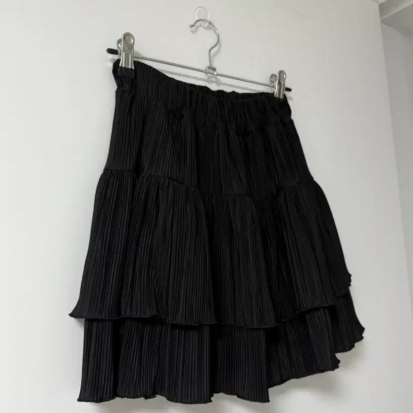 [BUNJANG] Black Ruffled Mini Skirt with Elastic Waistband / 블랙 주름 스커트 허리밴딩