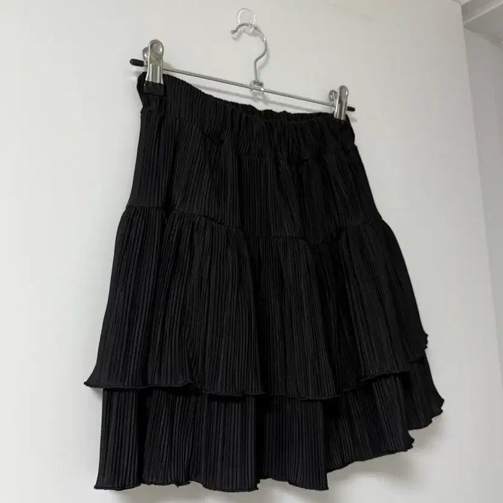 [BUNJANG] Black Ruffled Mini Skirt with Elastic Waistband / 블랙 주름 스커트 허리밴딩