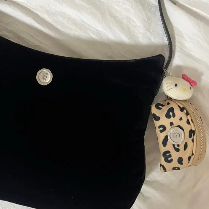 [BUNJANG] Minuit Minute Clo Soft Blackbel Shoulder Bag / 미닛뮤트 클로 소프트 블랙벨 숄더백
